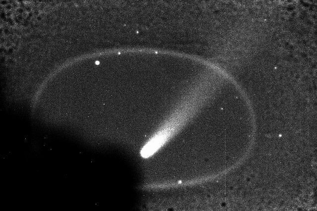 L'unique photographie de la comète 153P/Ikeya-Zhang prise à 19:34 pendant 10 secondes
